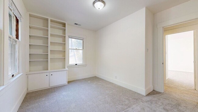 Building Photo - Bright Country Three Bedroom One Bathroom ...