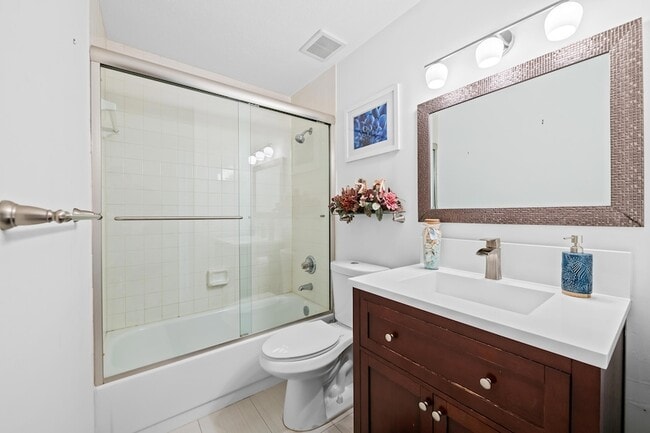 Building Photo - 219 NE 17th Ave