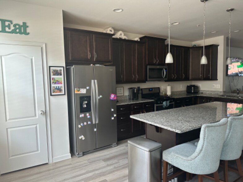 Building Photo - 3011 Osprey Way N