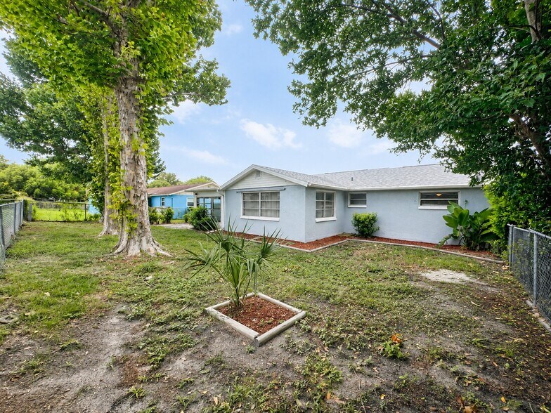 Building Photo - 7924 Halsey Dr