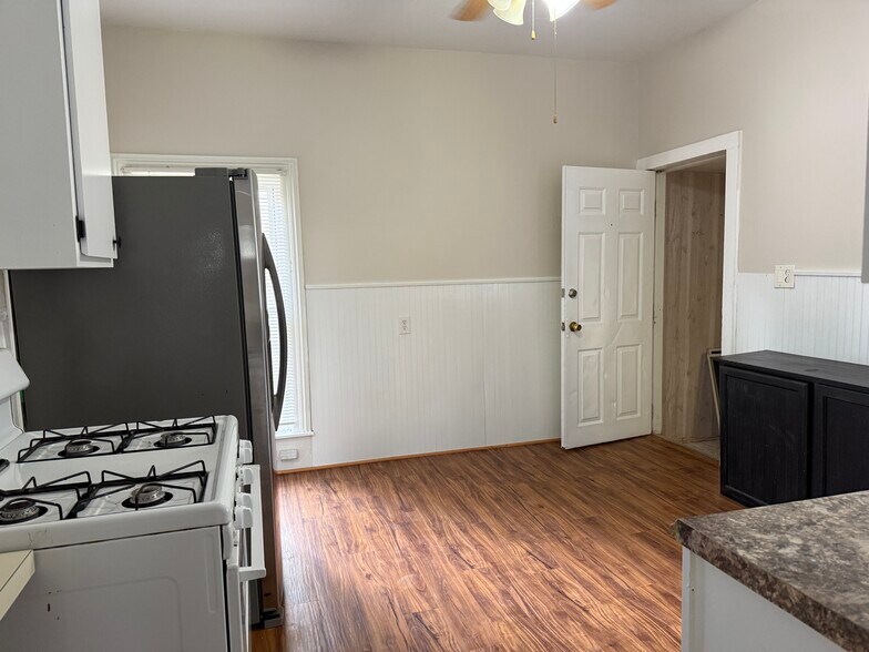 Kitchen - 522 Fleming St