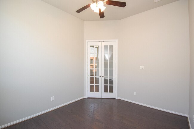 Building Photo - 2107 Blossomcrown Dr