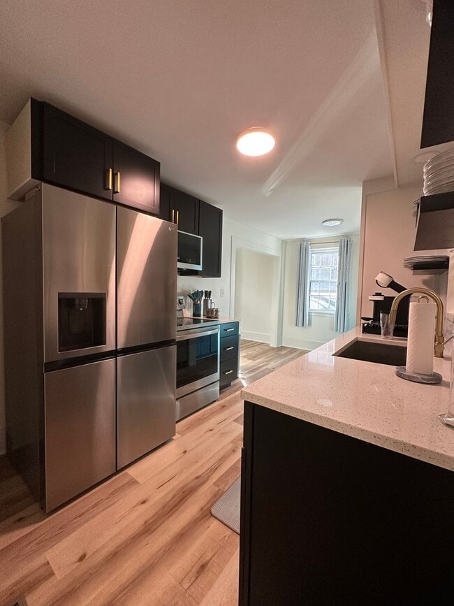 Building Photo - 3 bedroom, 2 bath, unfurnished or furnishe...