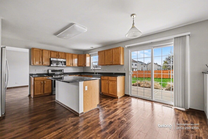 Building Photo - 631 Yoakum Blvd