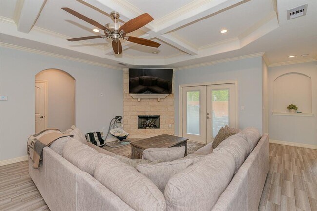 Building Photo - 8195 Quail Hollow Dr