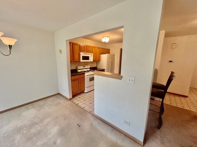 Building Photo - 2482 Stoughton Cir