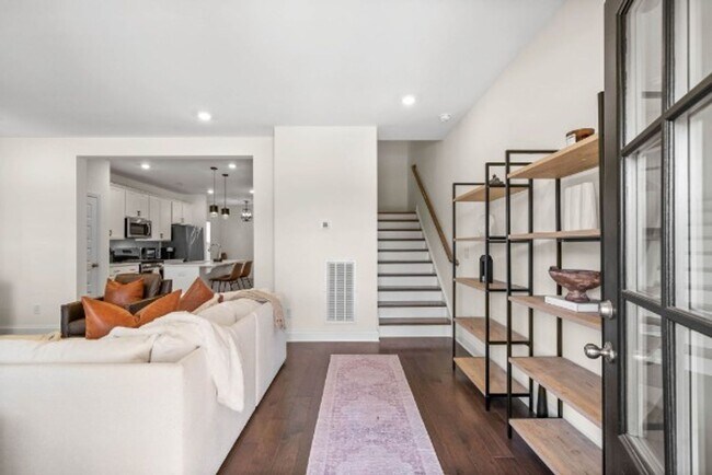 Building Photo - FOR LEASE- TOWNHOME IN THE PRESERVE AT BELLE POINTE!