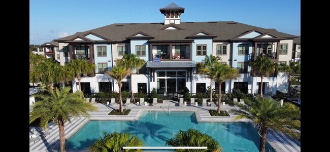 Building Photo - 1320 Sands Ter E