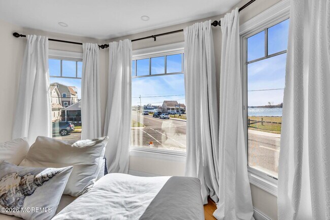 Building Photo - 550 Whiting Ave