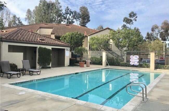 Building Photo - 2 Bedroom Condo in Orange