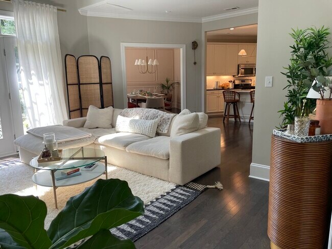 Building Photo - Dilworth home available immediately!