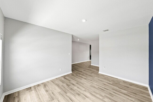 Building Photo - 4 Bedroom Corner Lot Rental with Spacious ...