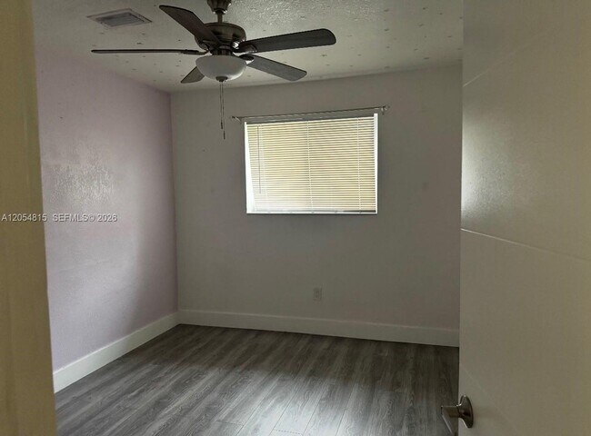 Building Photo - 502 NE 163rd St