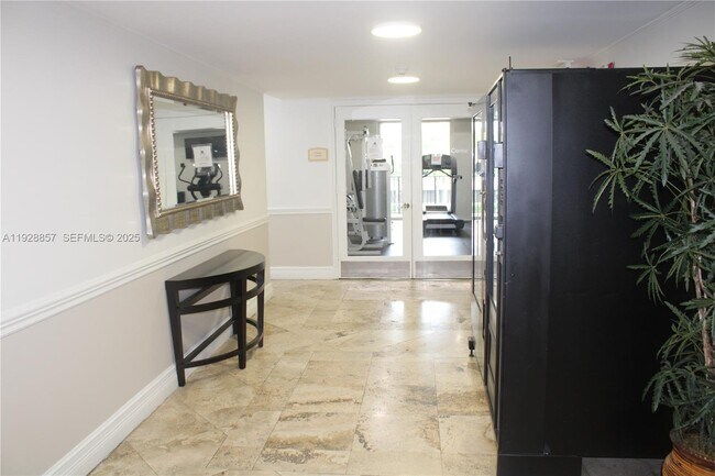 Building Photo - 520 SE 5 Ave