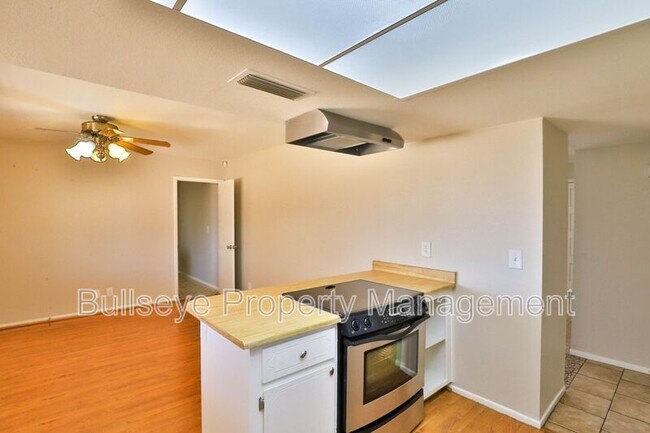 Building Photo - 331 W Pinon Ave