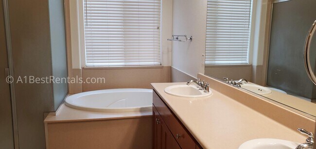 Building Photo - 2513 Guadalajara Dr