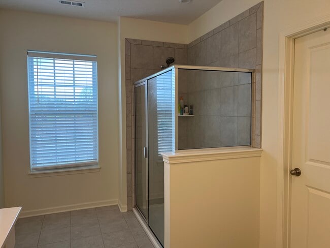 Building Photo - 843 Templeton Dr