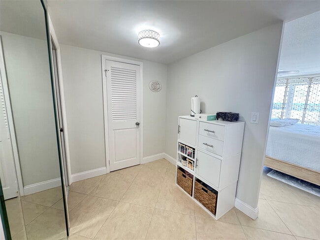 Building Photo - 4100 Galt Ocean Dr