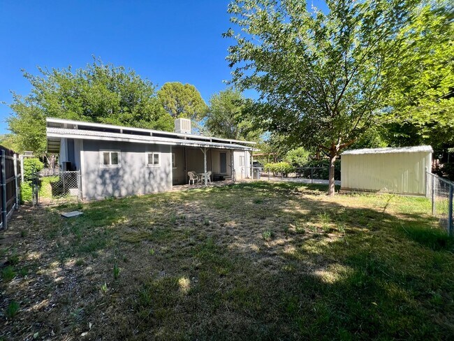 Building Photo - 719 N 7th St