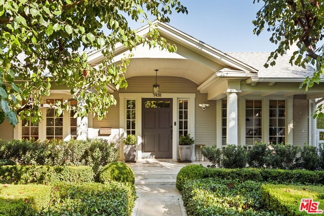 Building Photo - 1438 N Orange Grove Ave