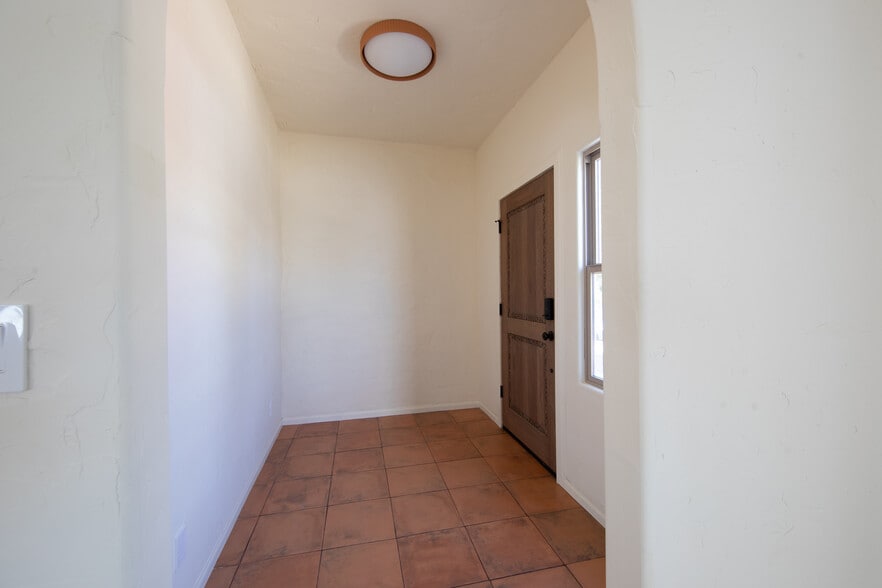 Building Photo - 1260 S Ridgeley Dr