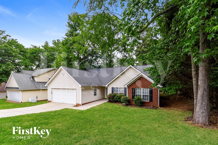 Building Photo - 3235 Leicester Dr