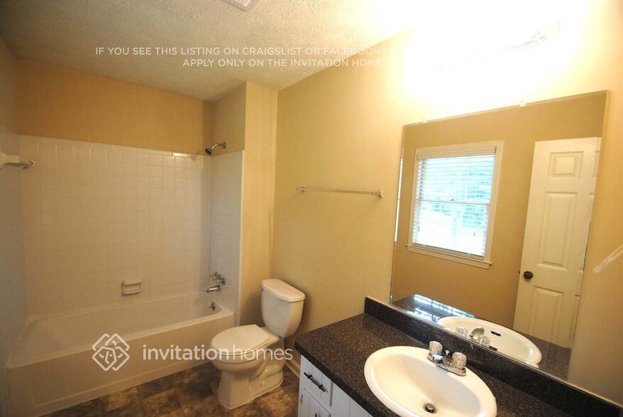 Building Photo - 230 Meadowood Ct