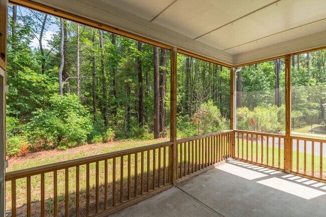Building Photo - 500 Kings Lake Wy