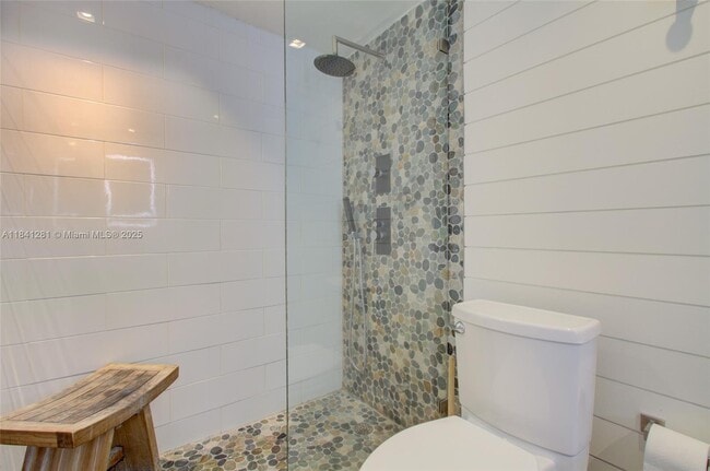 Building Photo - 5900 Collins Ave