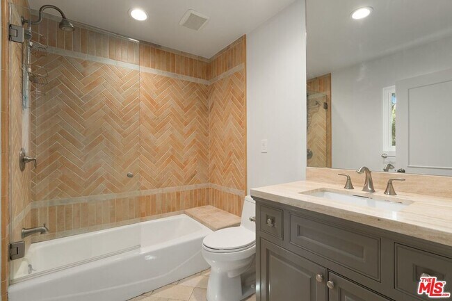Building Photo - 519 N Rexford Dr