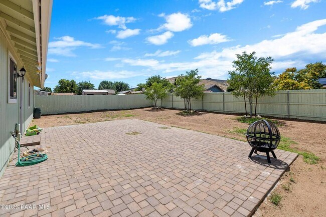 Building Photo - 3620 N Treasure Dr