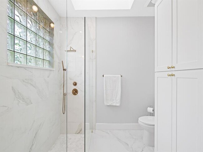 Building Photo - 8292 Waterline Dr