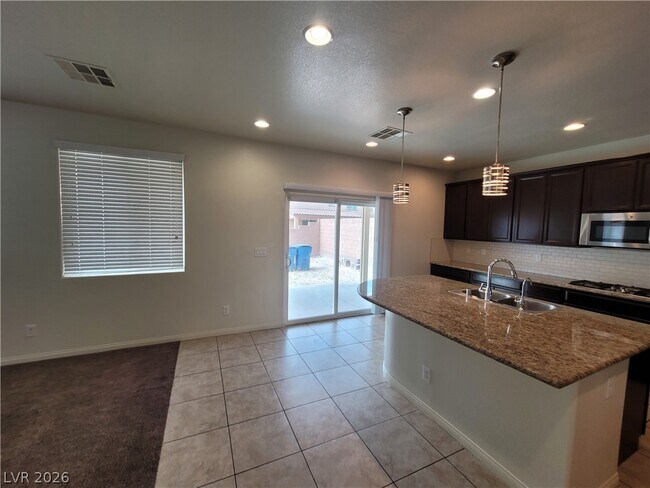 Building Photo - 2409 W Gilmore Ave