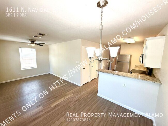 Building Photo - 1611 N Navidad St