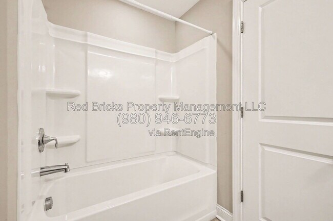 Building Photo - 145 Barclay Dr