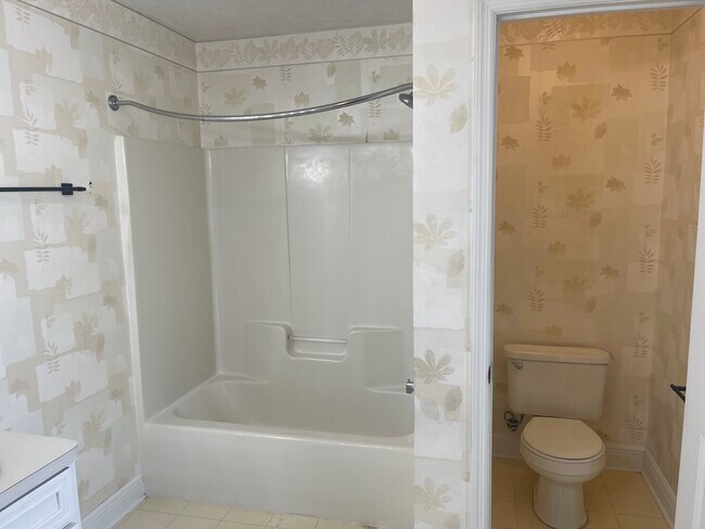 MB BATHROOM - 3139 Layla st