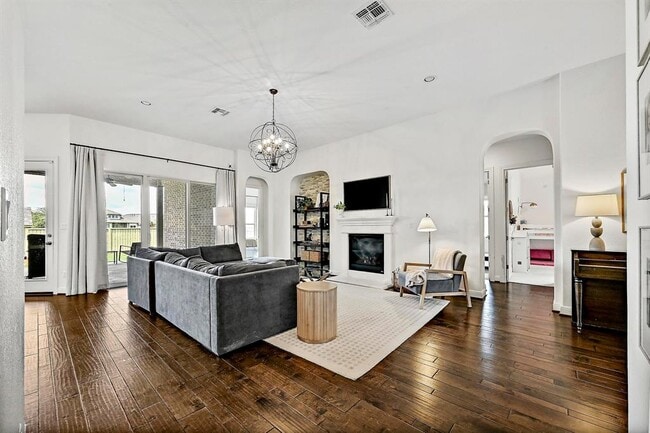 Building Photo - 109 Hedgerow Ln