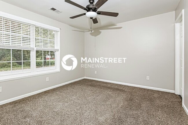 Building Photo - 3 Bedroom Pet-Friendly Home in GASTONIA, NC with Main Street Renewal