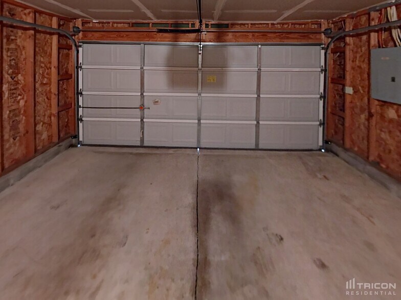 Building Photo - 5622 N Peppereel Way