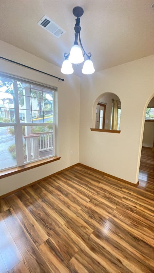 Building Photo - 1 Bedroom +Bonus Room, 1.5 bath Condo in Mountain Meadows Community!