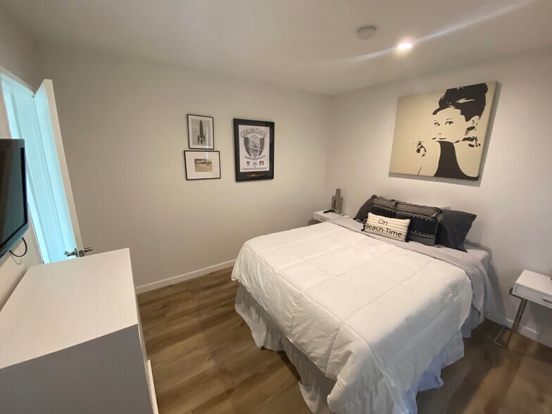 Building Photo - 4457 S Centinela Ave