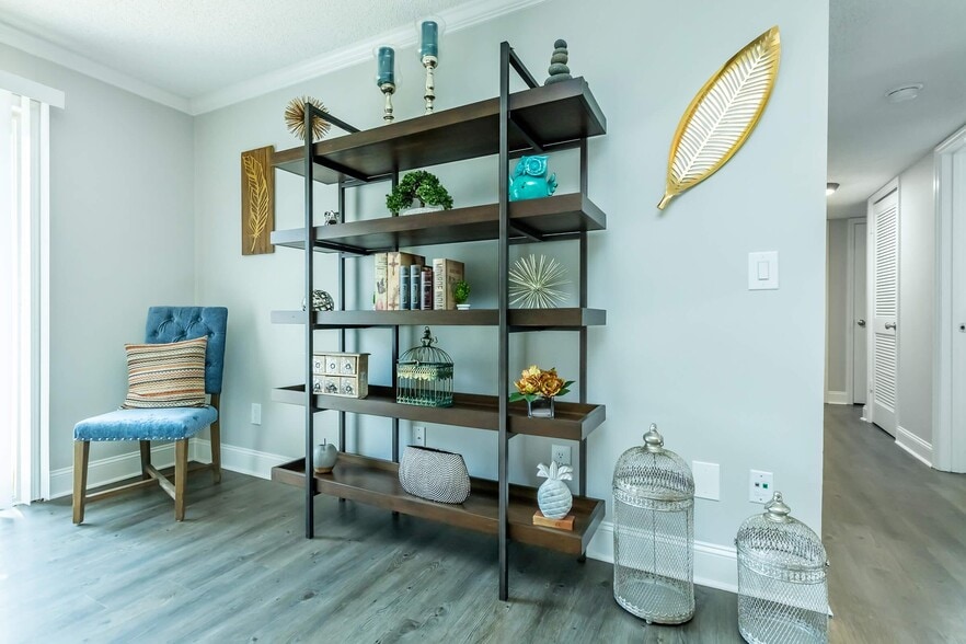 Building Photo - Brighton Valley Apts