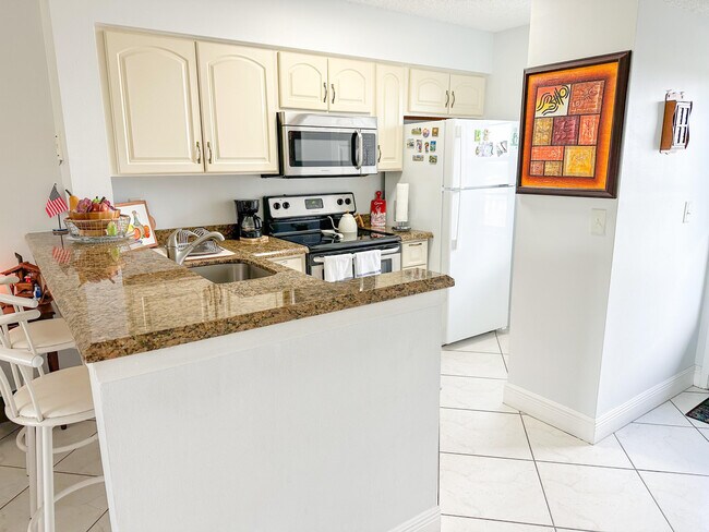 Building Photo - 2222 N Cypress Bend Dr