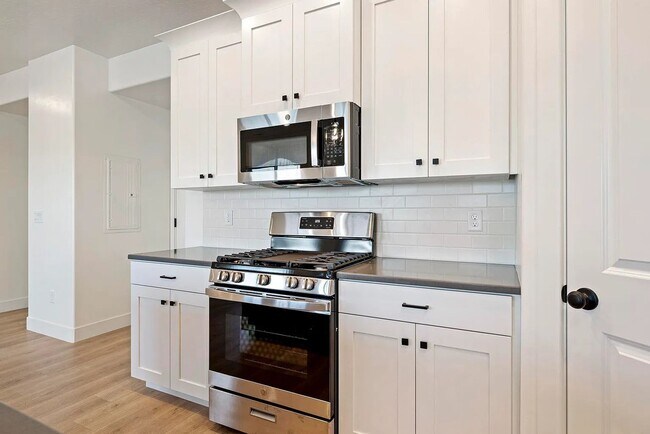 Building Photo - Charming Cedar City 3 Bedroom Townhome!