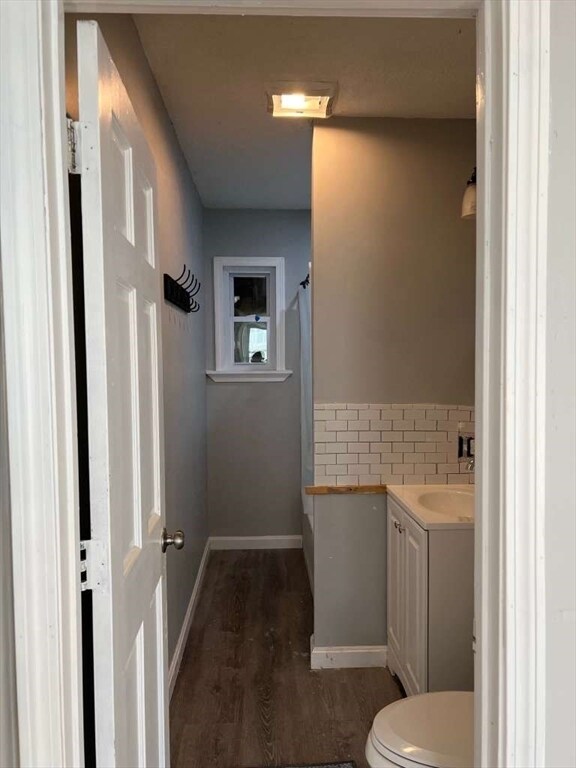 Building Photo - 165 Oxford St N