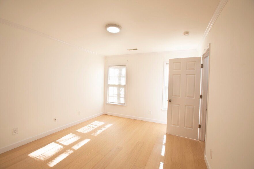 Building Photo - 1609 Deford Bailey Ave