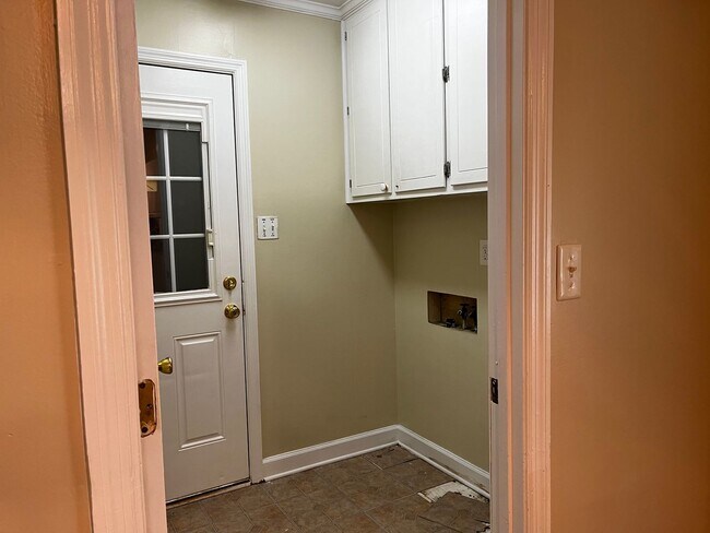 Building Photo - Ranch Style Single Family Home in New Bern