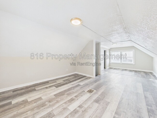 Building Photo - 3205 E 31st St