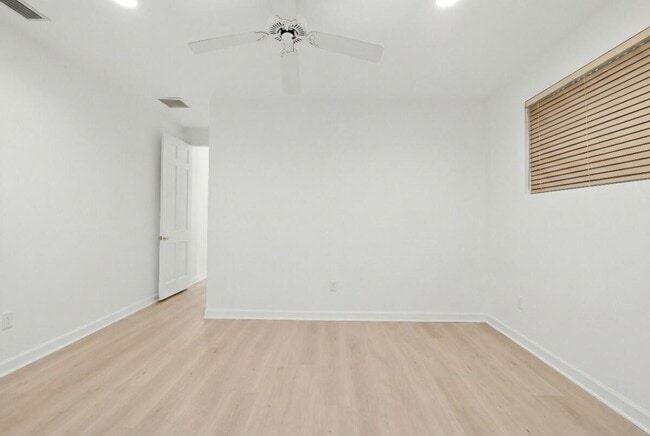 Building Photo - 1716 NW 124th Way