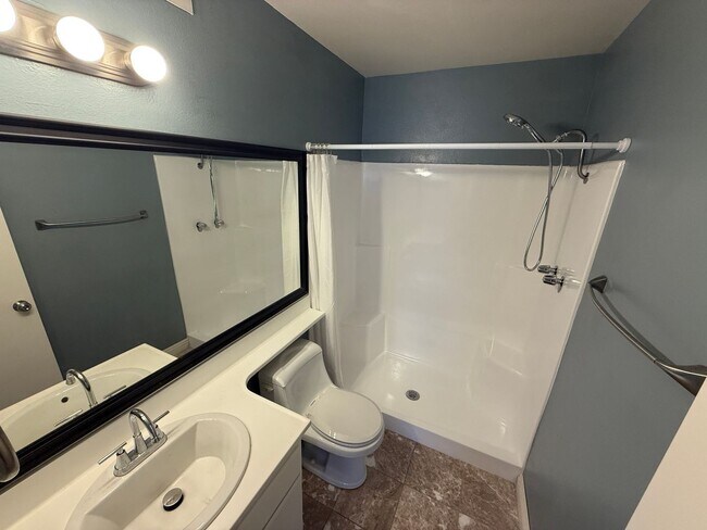 Building Photo - 2-Bedroom Condo with Community Amenities a...
